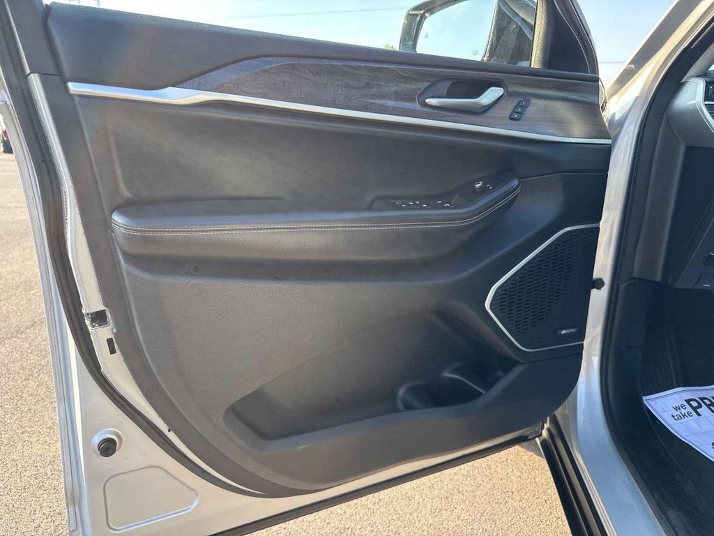 Used 2021 Jeep Grand Cherokee L Limited w/ Trailer Tow Group (B) image 15