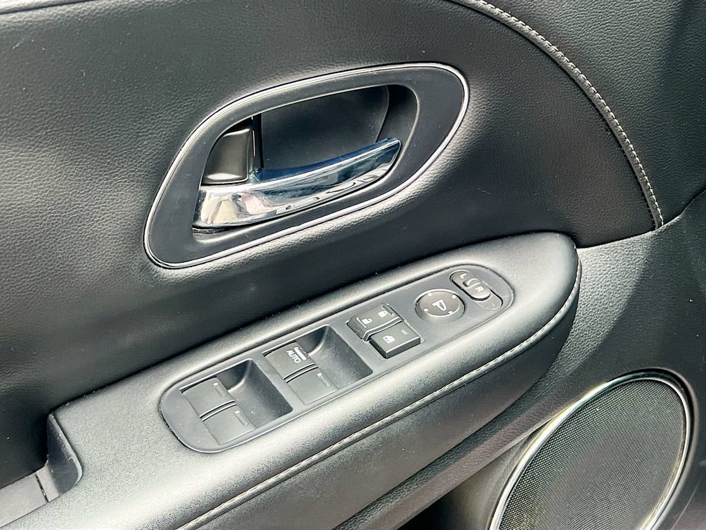 Used 2020 Honda HR-V Touring image 18
