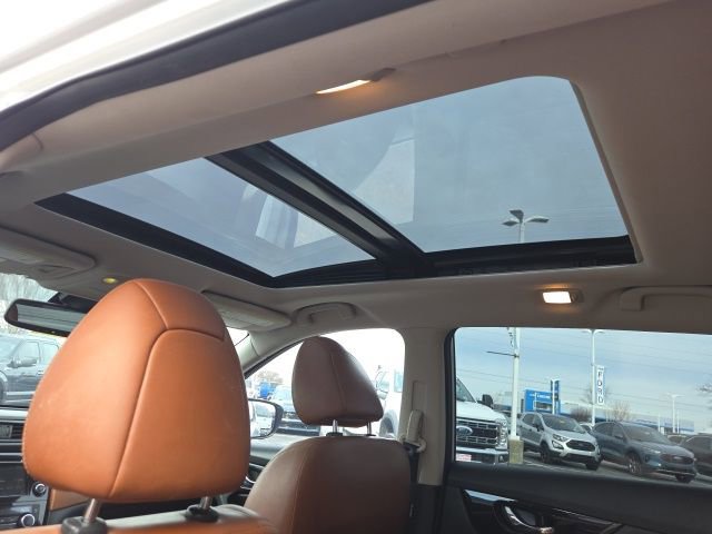 Used 2018 Nissan Rogue SL w/ Premium Package image 14