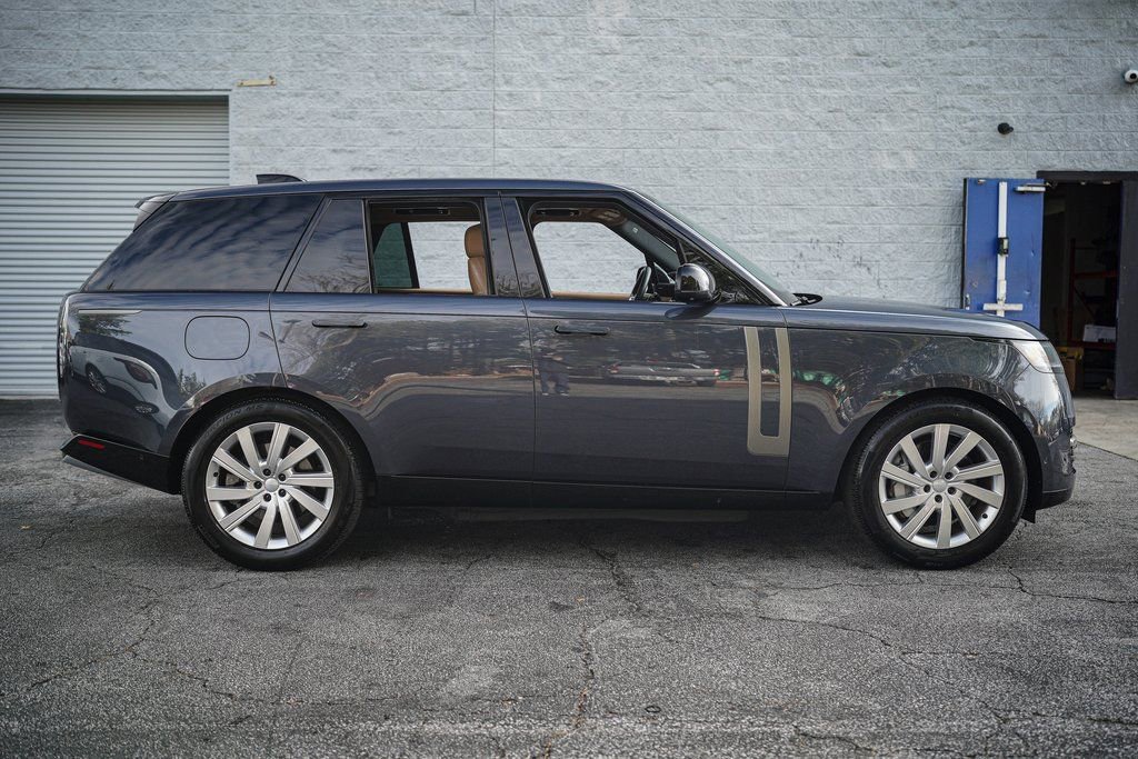Used 2025 Land Rover Range Rover SE image 18