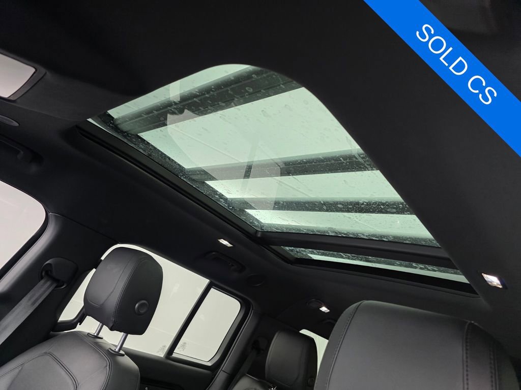 Used 2023 Land Rover Defender 130 SE image 11