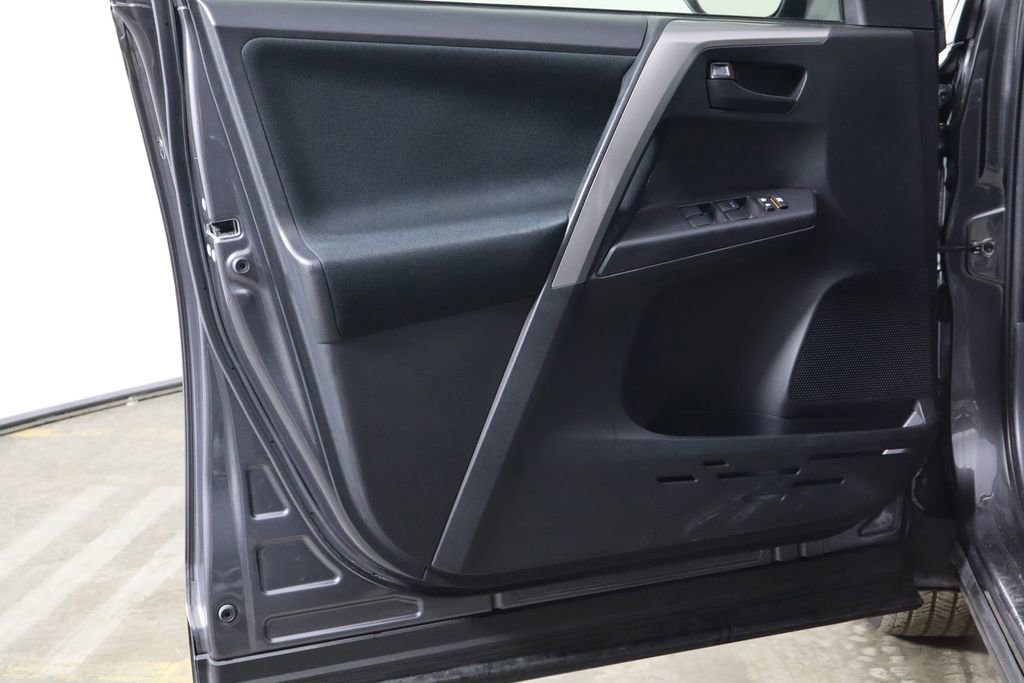 Used 2017 Toyota RAV4 LE image 19