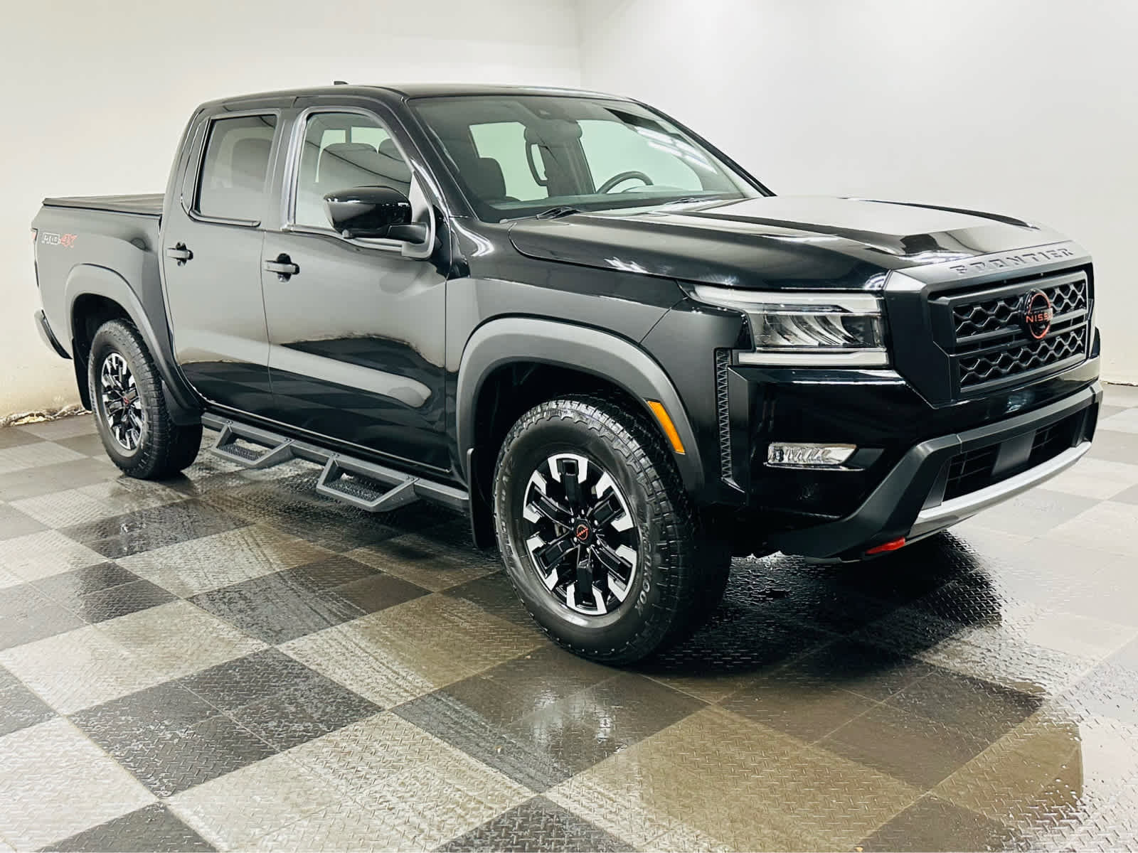 Used 2023 Nissan Frontier PRO-4X w/ Pro Convenience Package image 3