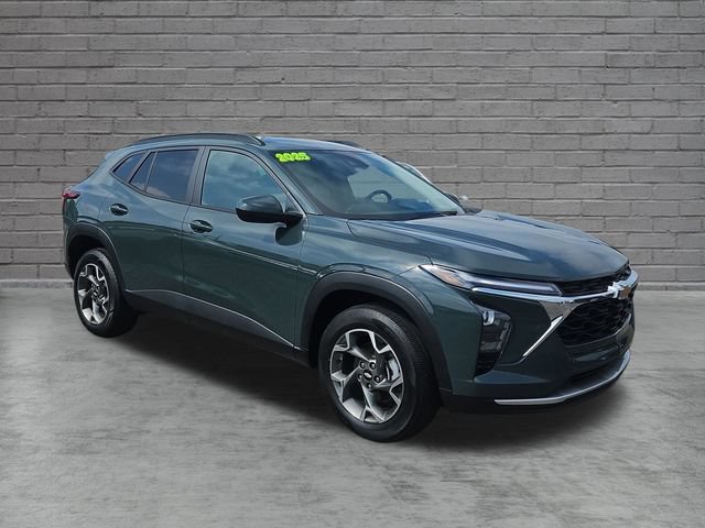 Used 2025 Chevrolet Trax LT FWD image 7