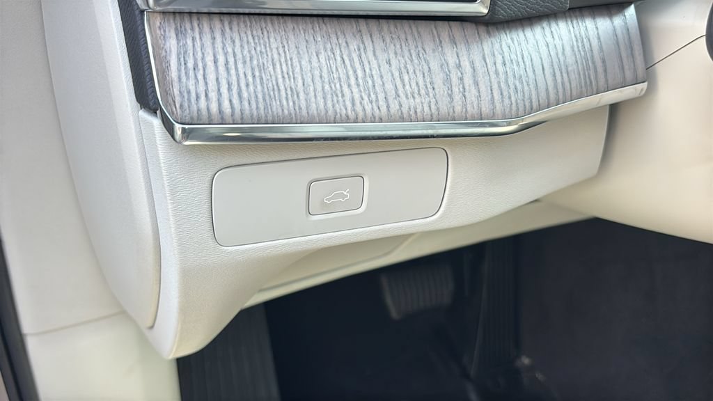 Certified 2024 Volvo XC90 B6 Plus w/ Protection Package Premier AWD/4WD image 14