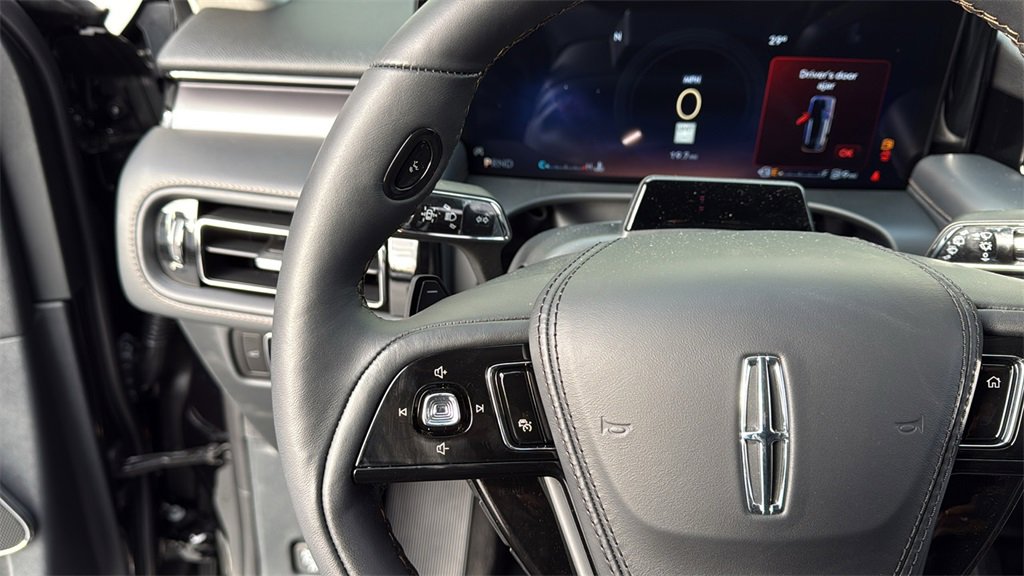 New 2026 Lincoln Aviator AWD image 24