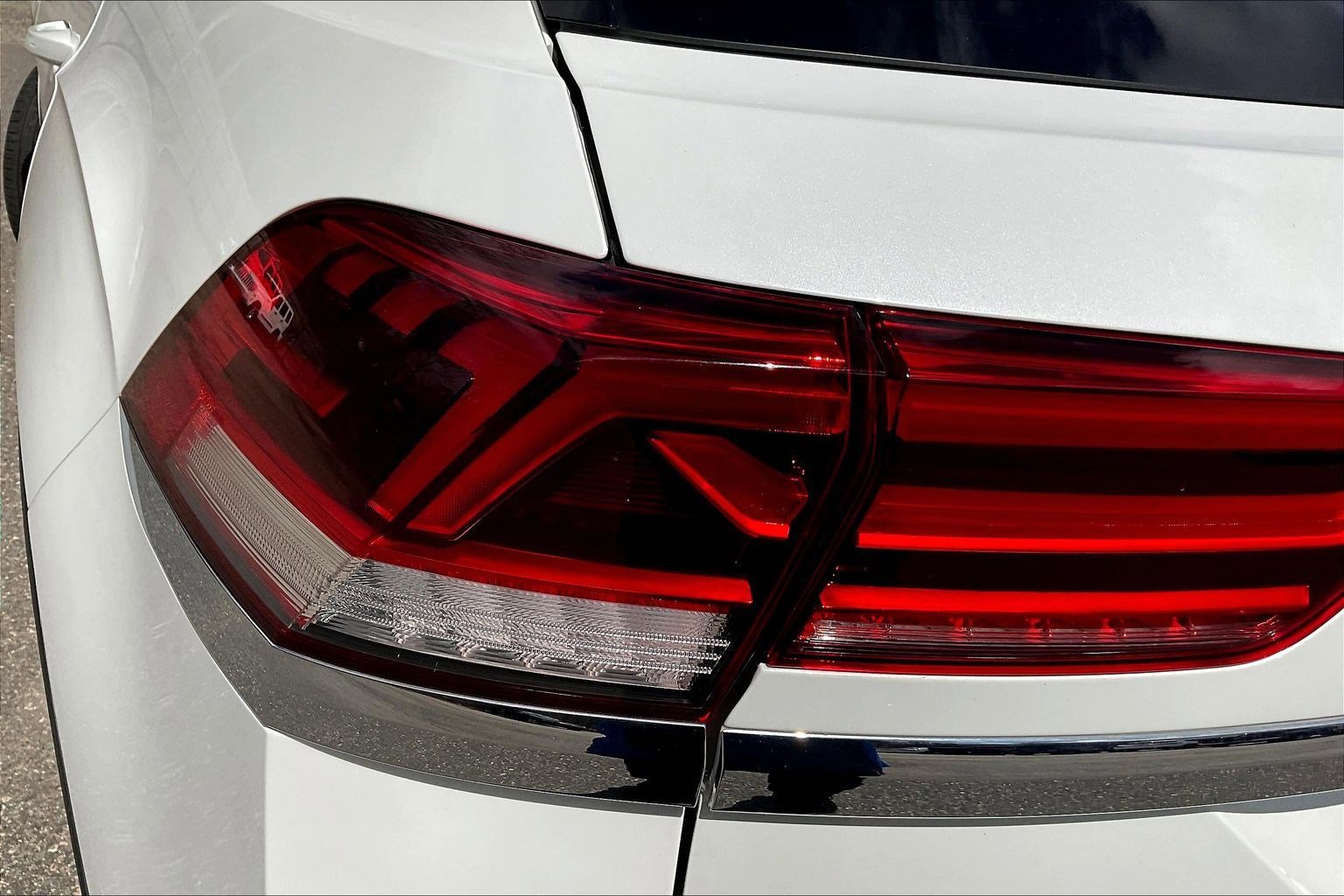 Used 2022 Volkswagen Atlas Cross Sport SEL Premium R-Line image 27