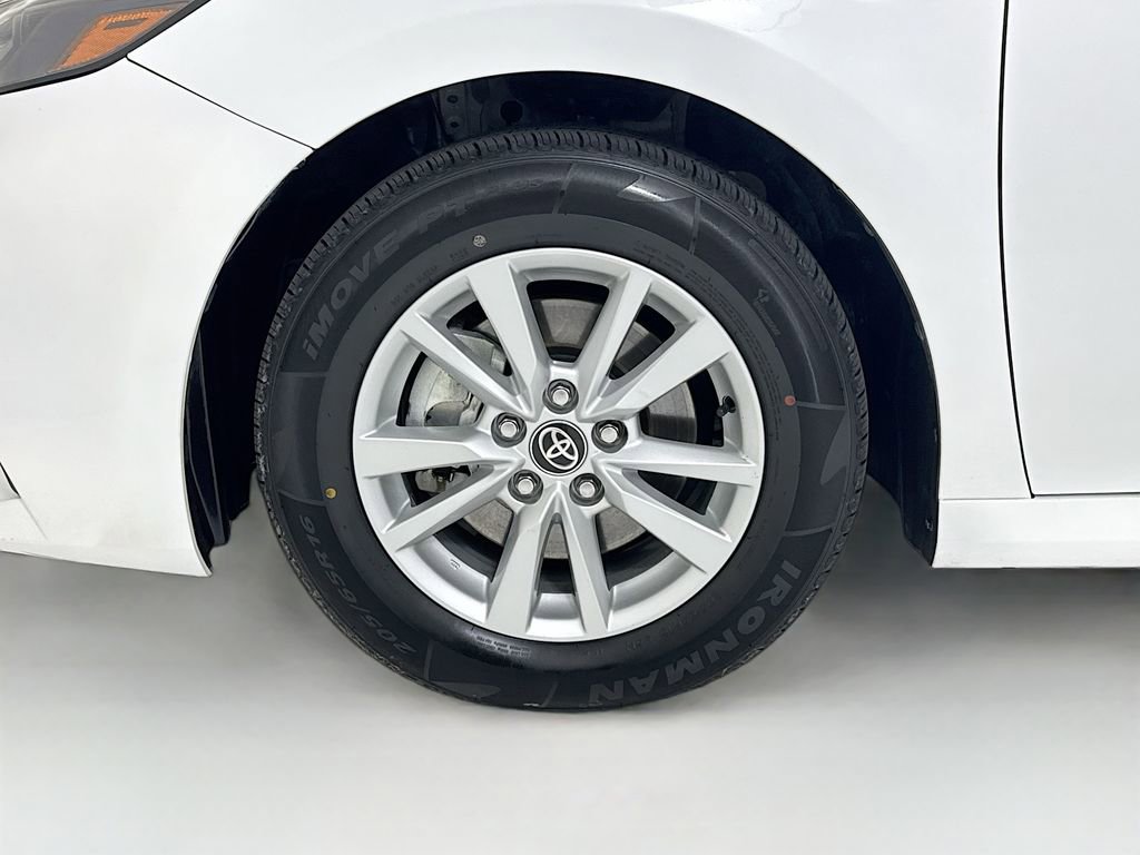 Used 2025 Toyota Camry LE AWD/4WD image 28