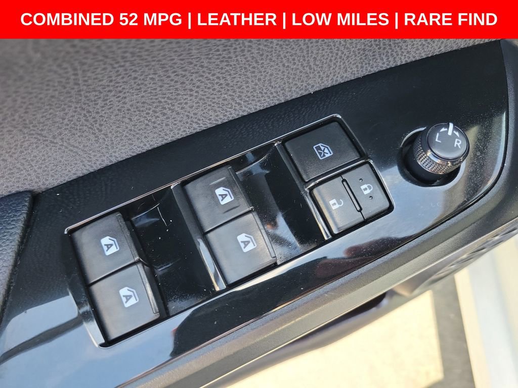 Used 2016 Toyota Prius Four Touring FWD image 22