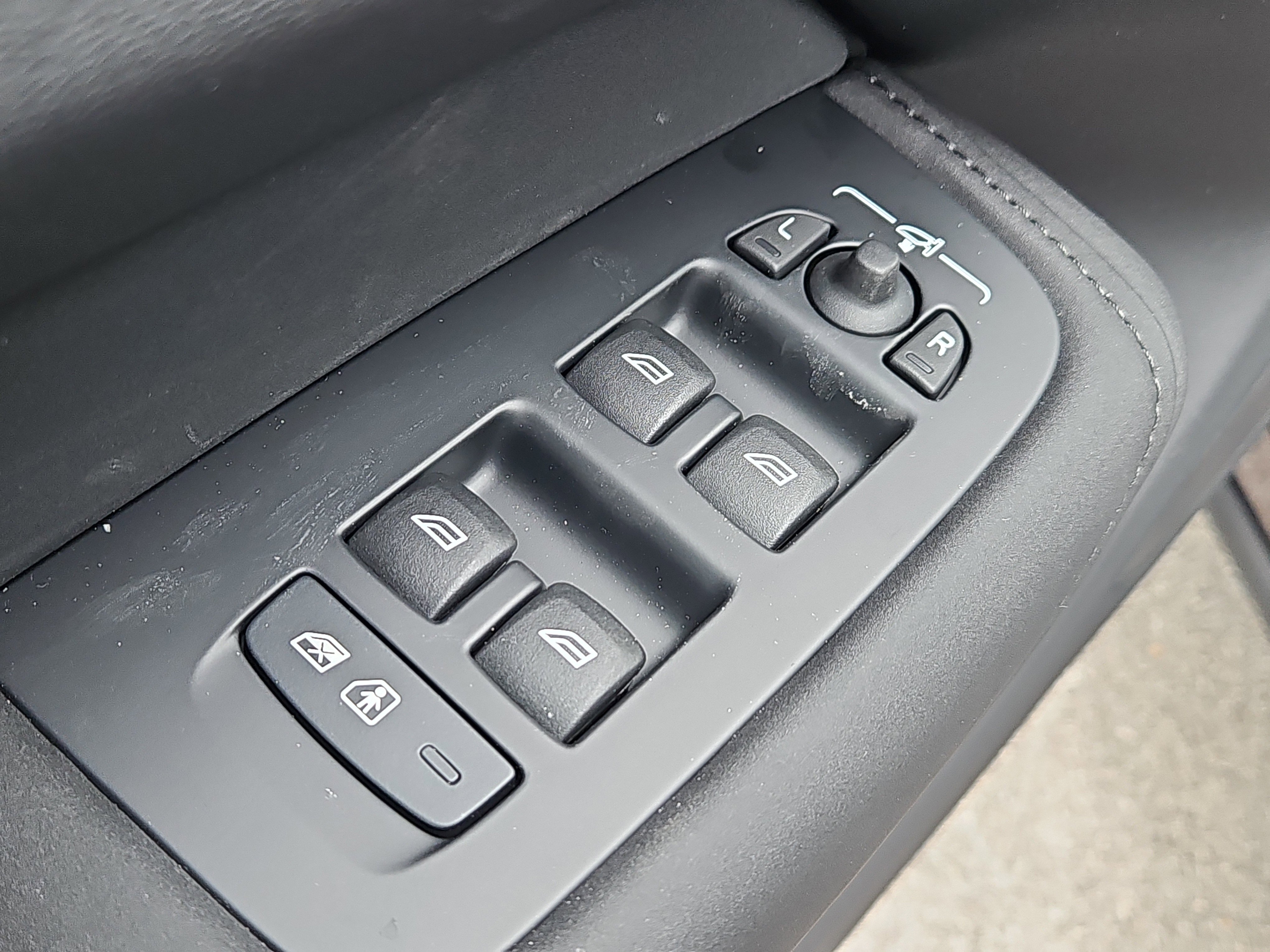 New 2026 Volvo XC60 B5 Ultra w/ Protection Package Premier image 16