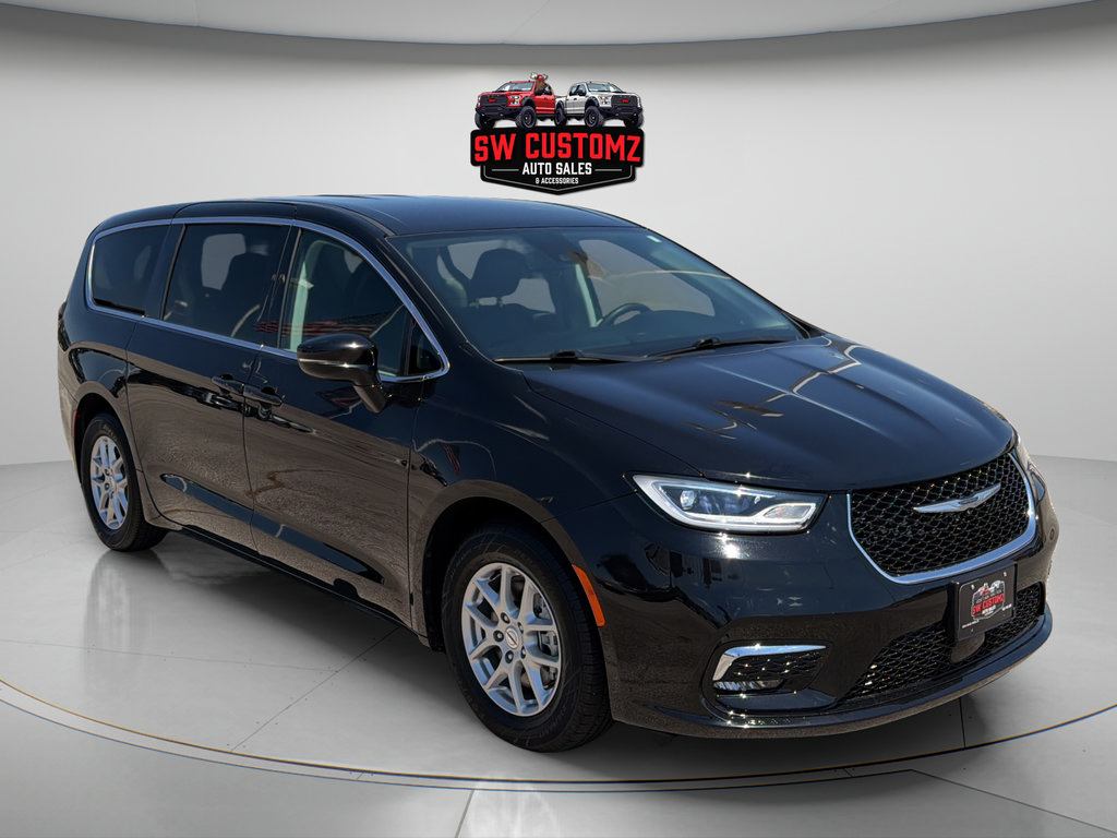 Used 2024 Chrysler Pacifica Touring-L FWD image 1