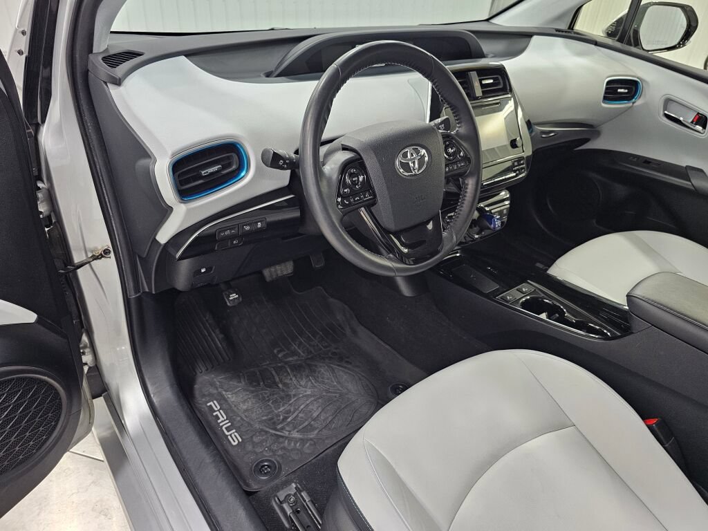 Used 2019 Toyota Prius XLE AWD/4WD image 26