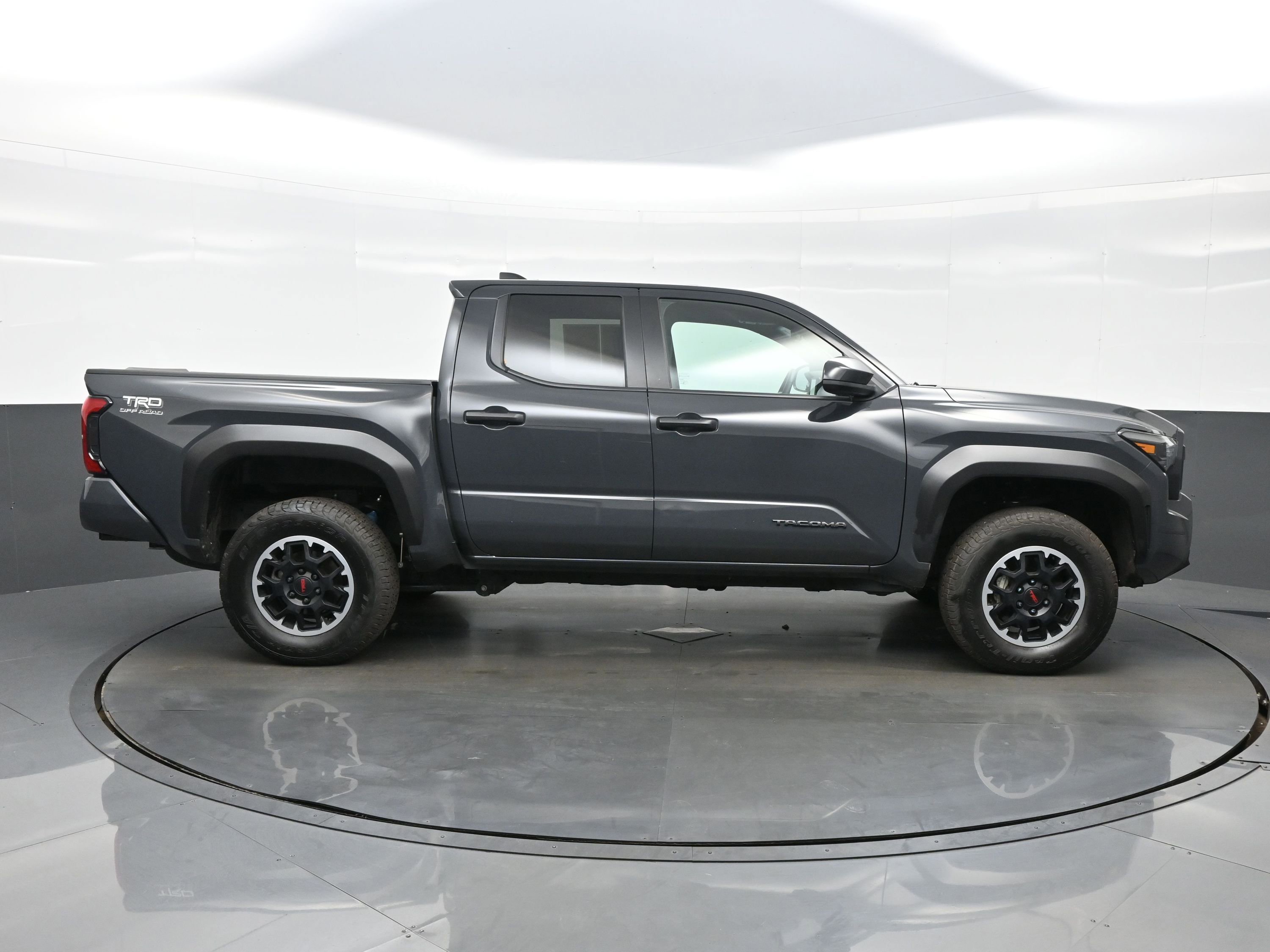 Used 2024 Toyota Tacoma TRD Off-Road image 7