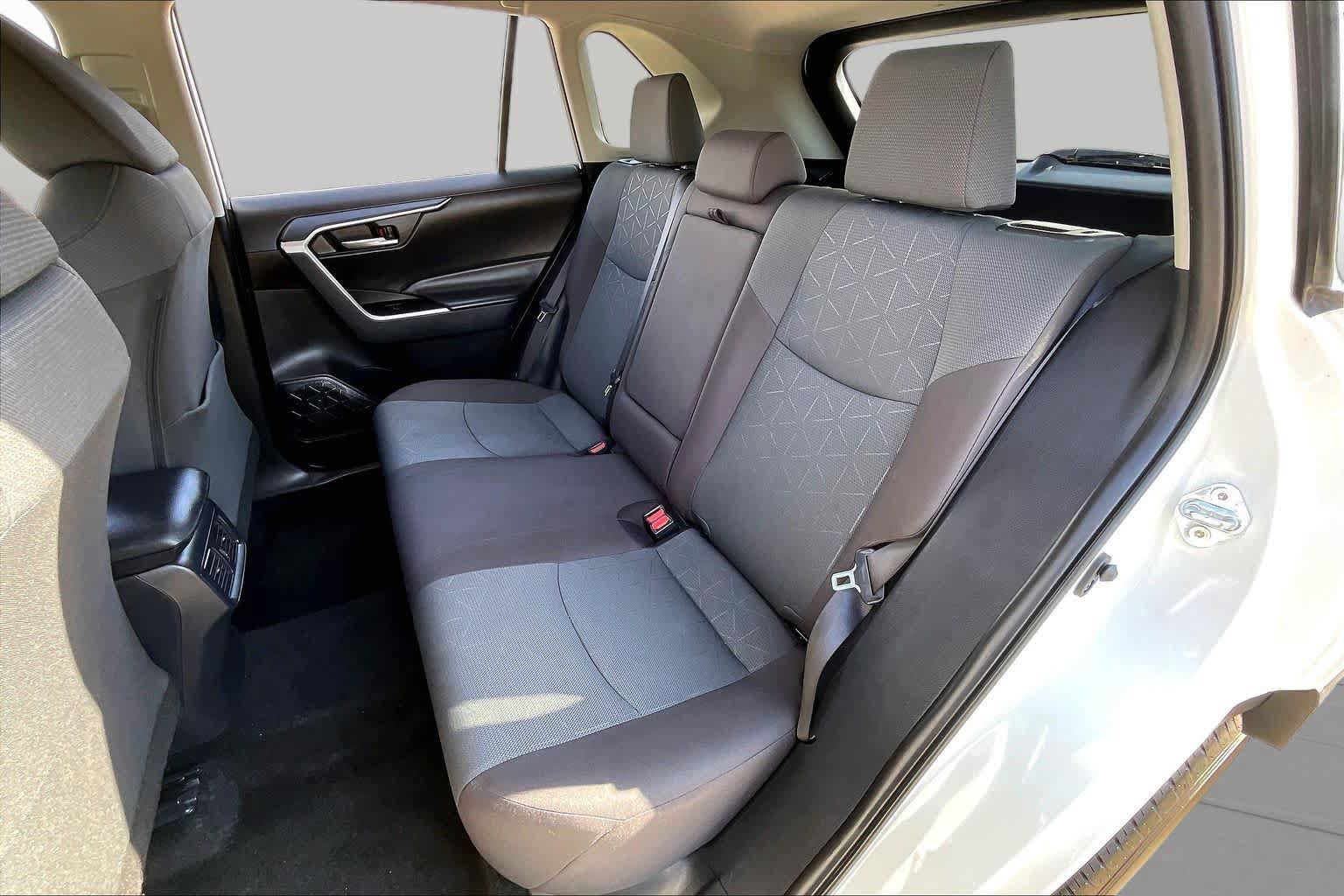 Used 2025 Toyota RAV4 XLE FWD image 17