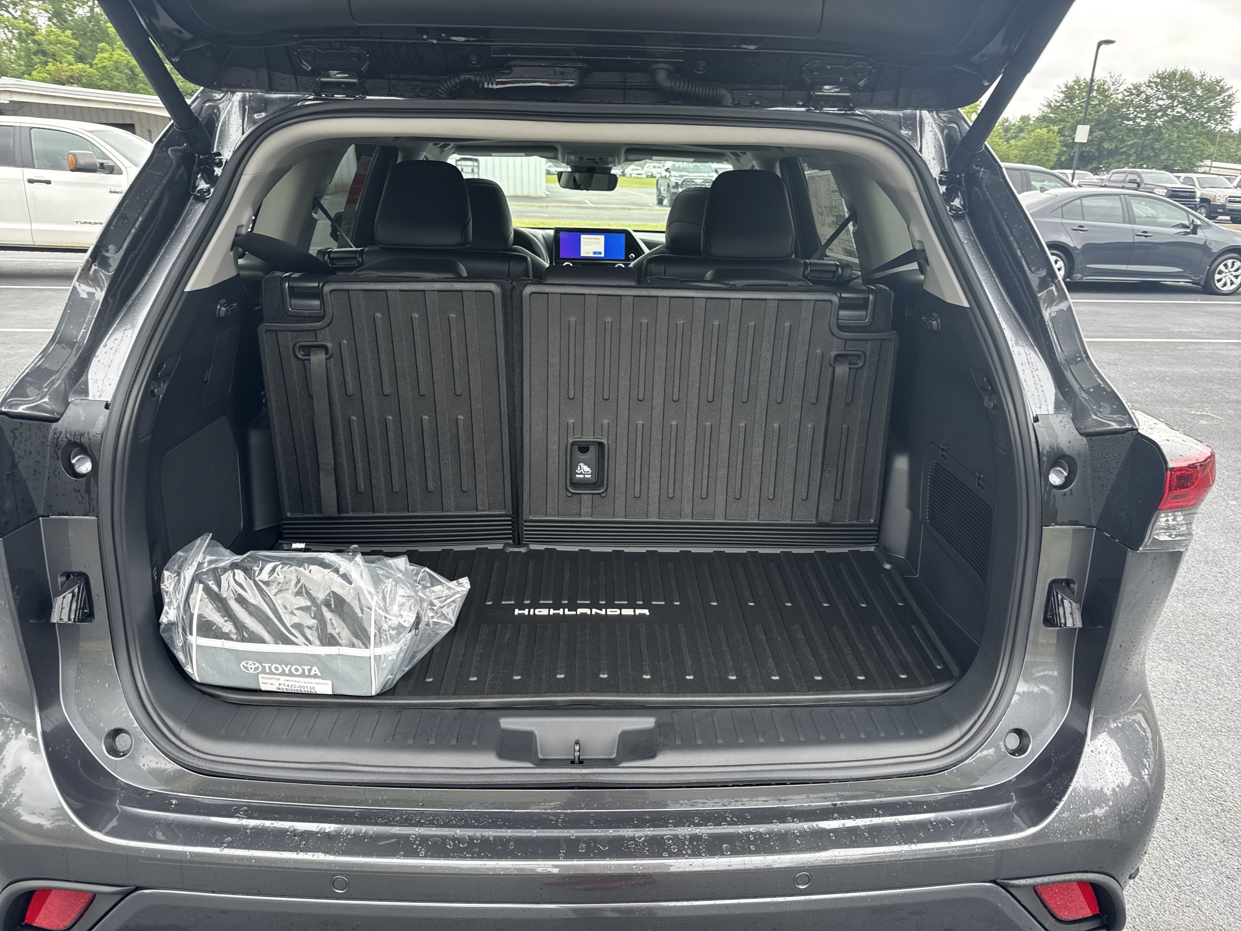 New 2025 Toyota Highlander Limited AWD/4WD image 40