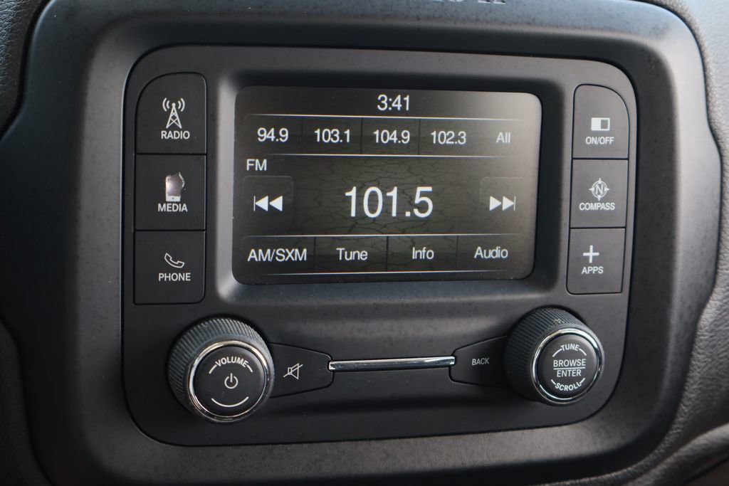 Used 2017 Jeep Renegade Latitude FWD image 15