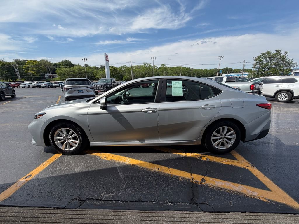 Used 2025 Toyota Camry LE FWD image 8