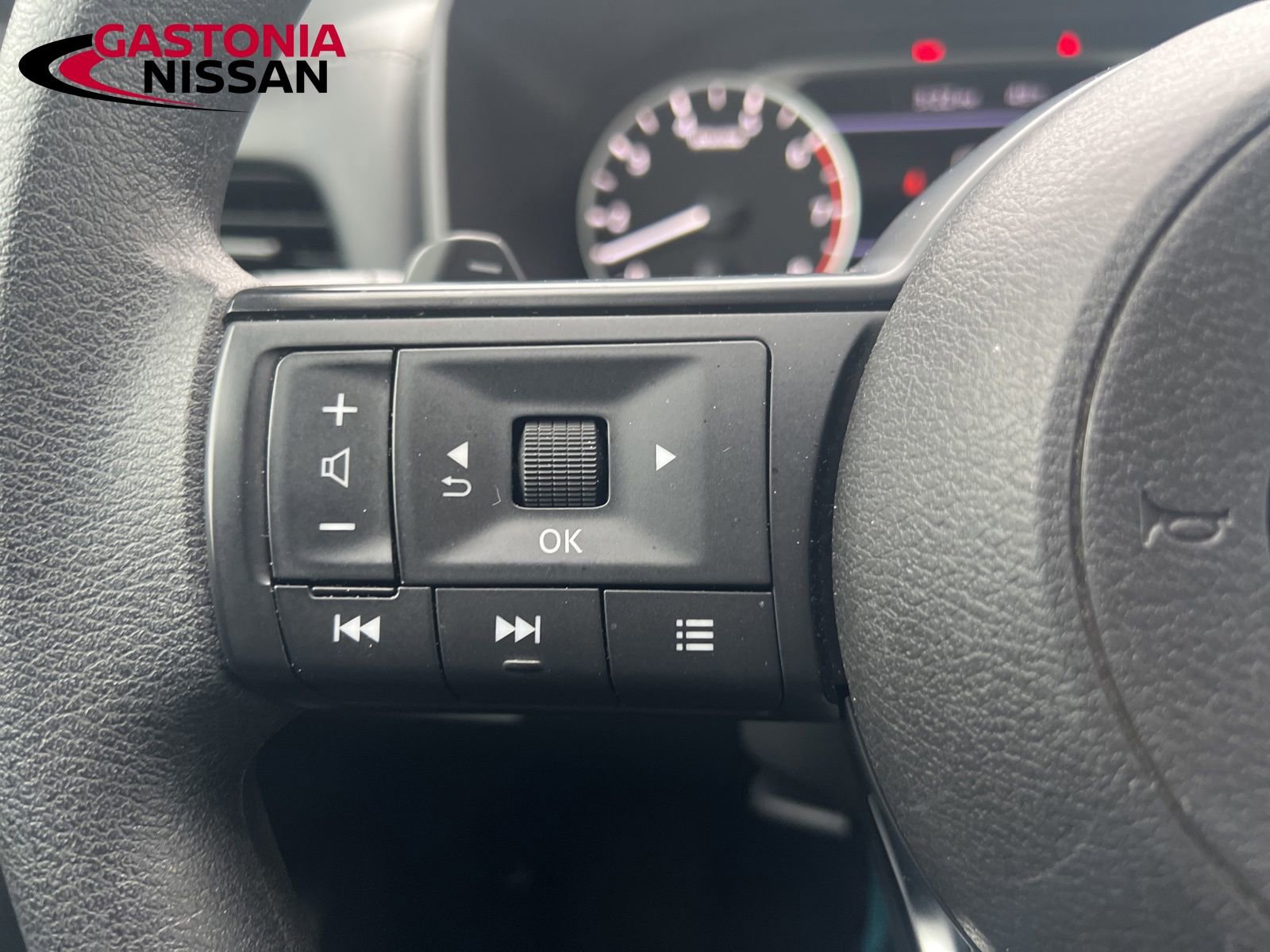 Used 2024 Nissan Rogue S image 46