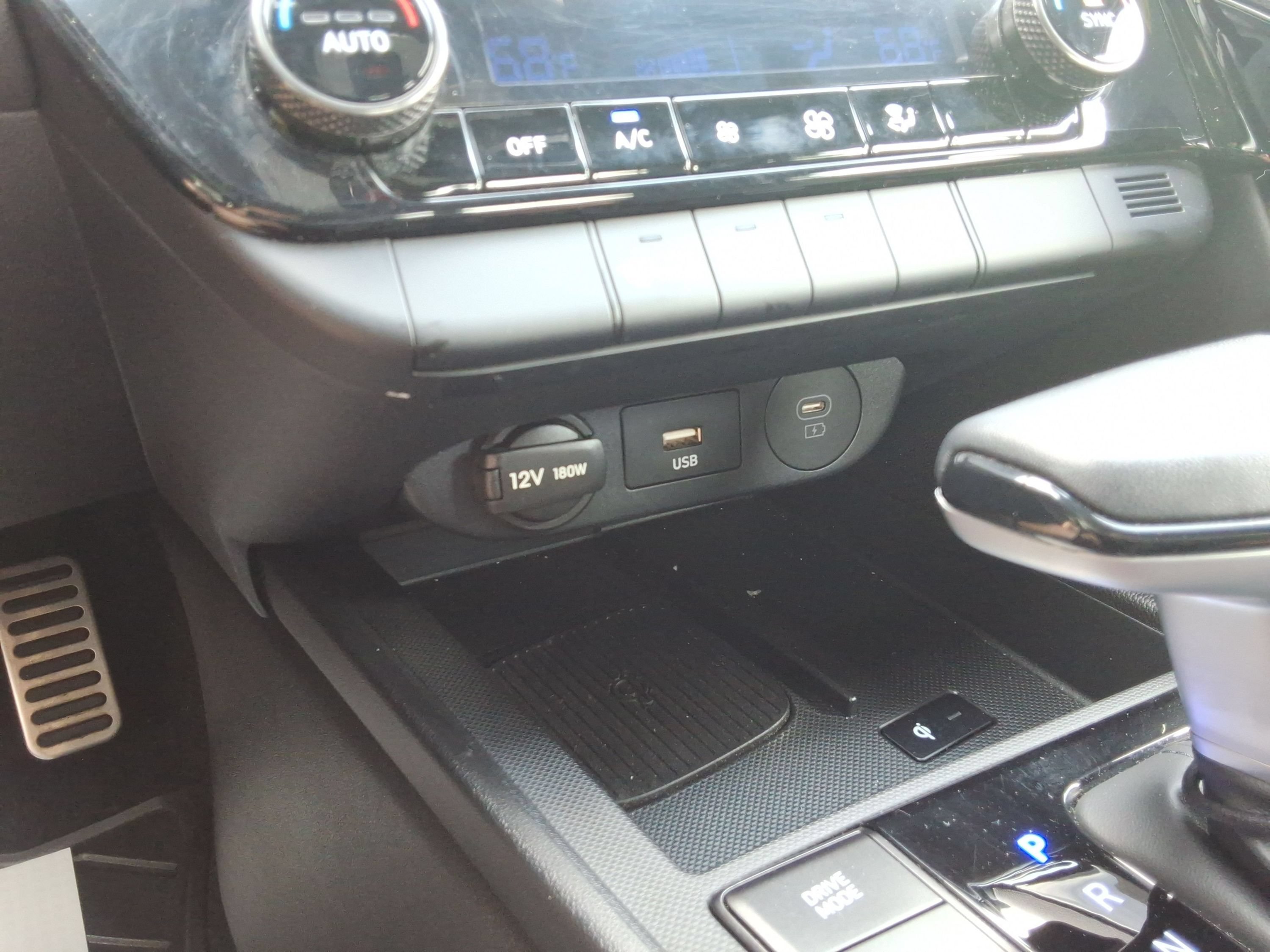 Used 2025 Hyundai Elantra SEL FWD image 18