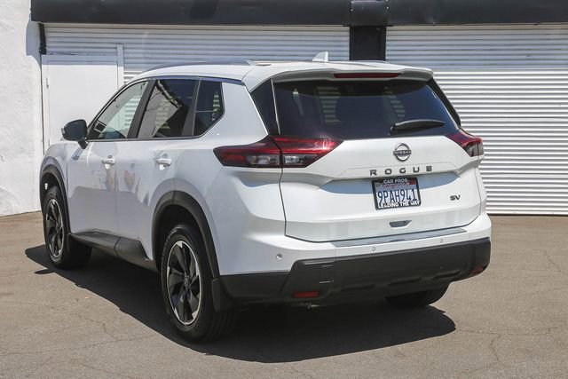 Used 2024 Nissan Rogue SV w/ SV Premium Package image 8