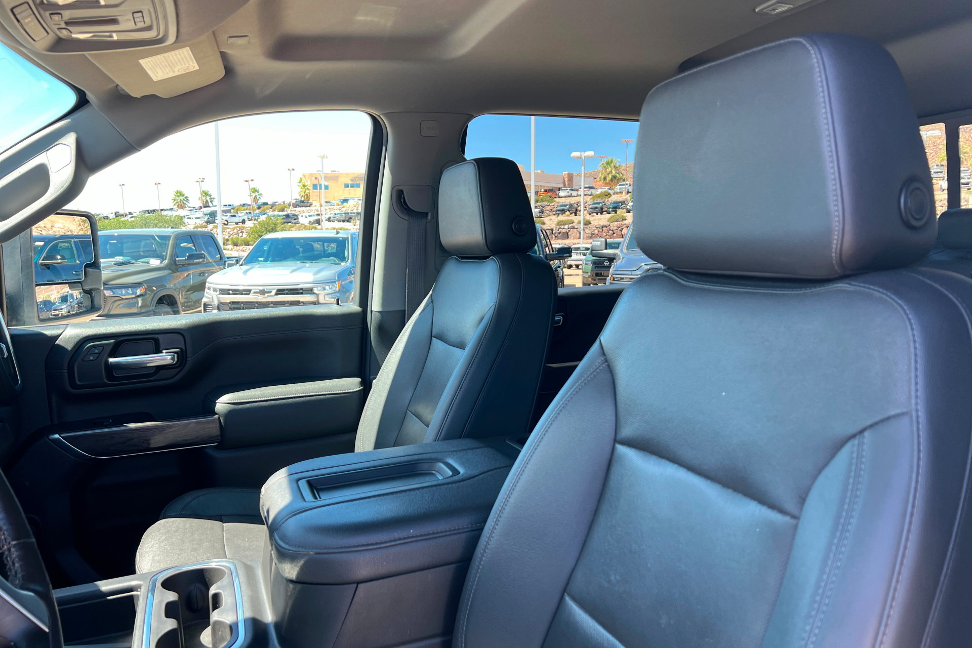 Used 2022 Chevrolet Silverado 2500 LTZ w/ LTZ Plus Package AWD/4WD image 17