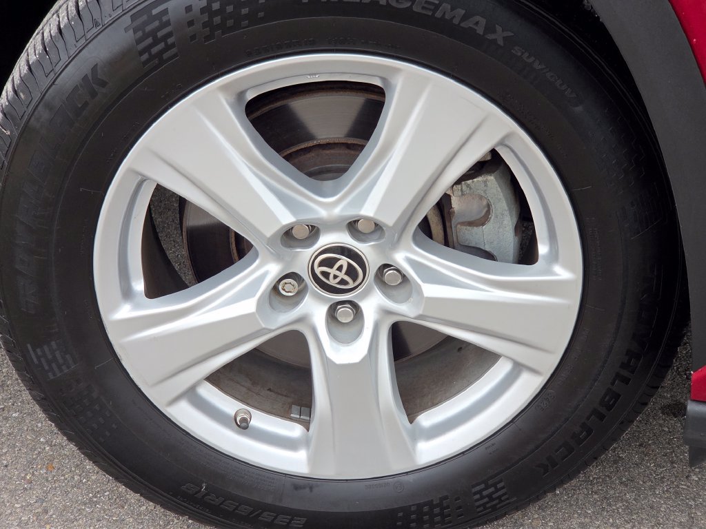 Used 2022 Toyota Highlander LE AWD/4WD image 16