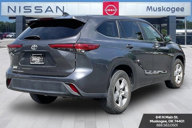 Used 2023 Toyota Highlander L FWD image 5