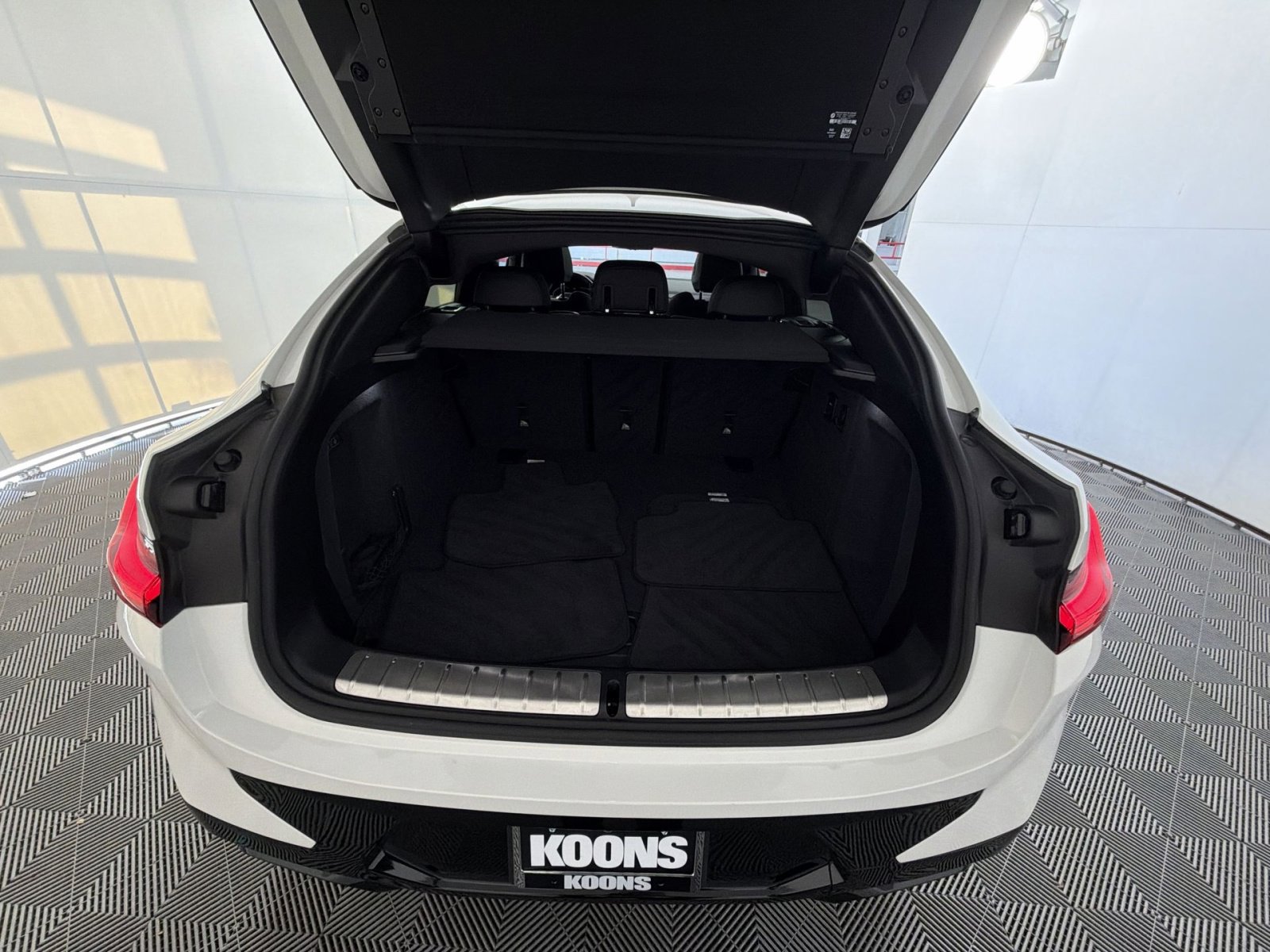 Used 2025 BMW X4 xDrive30i w/ Premium Package image 26