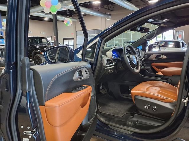 Used 2024 Chrysler Pacifica Pinnacle image 15