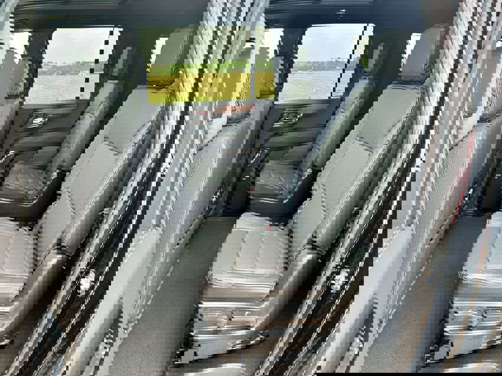 Used 2025 GMC Yukon XL Denali image 21