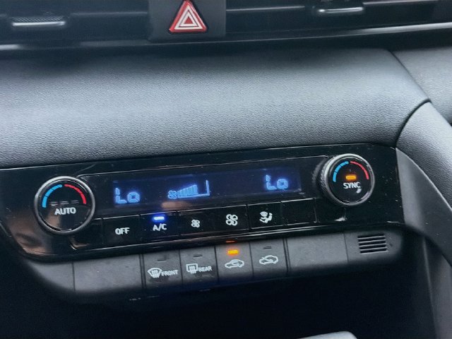 Used 2025 Hyundai Elantra Sport FWD image 15
