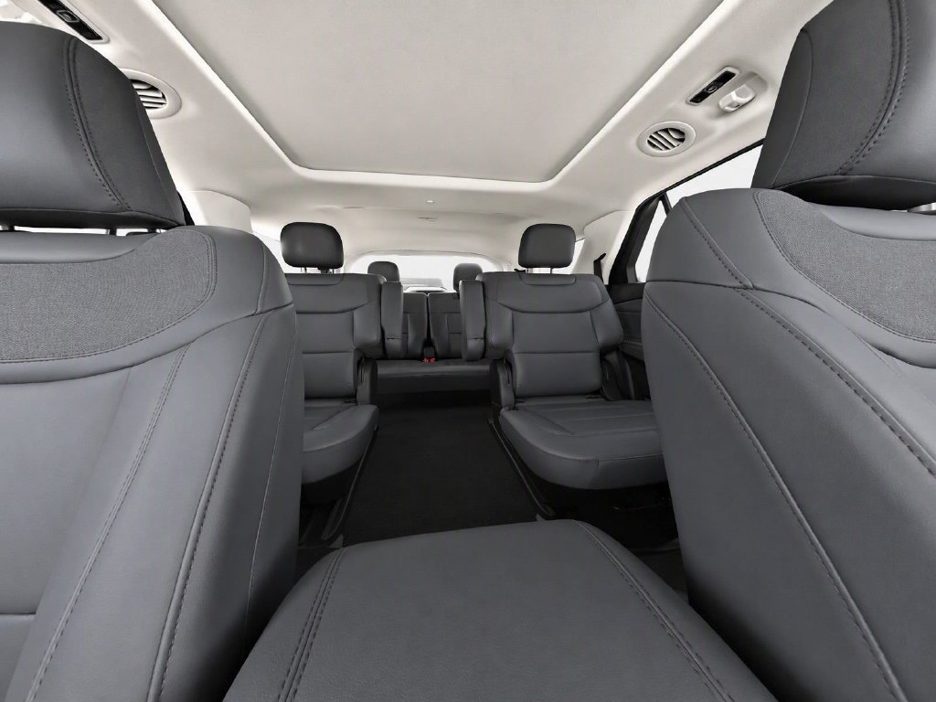 New 2026 Ford Explorer Active w/ Active Comfort Package AWD/4WD image 17