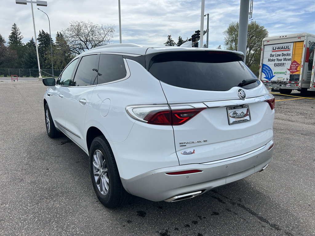 Used 2024 Buick Enclave Essence AWD/4WD image 3