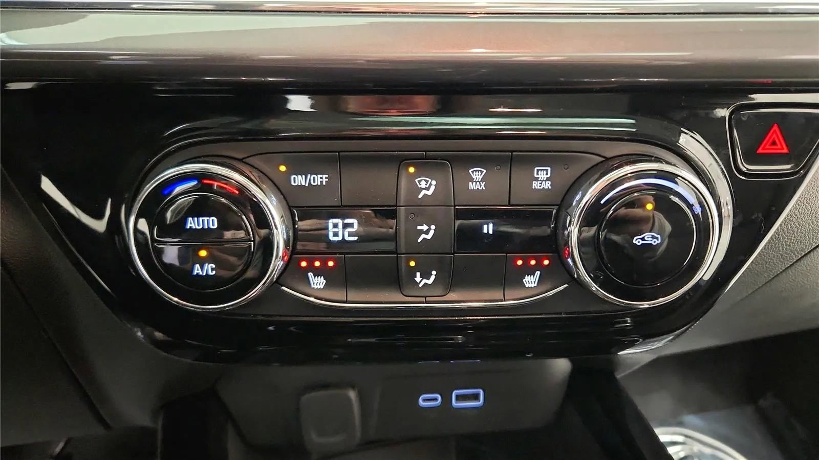 Used 2025 Chevrolet Trax ACTIV w/ Sunroof Package image 31