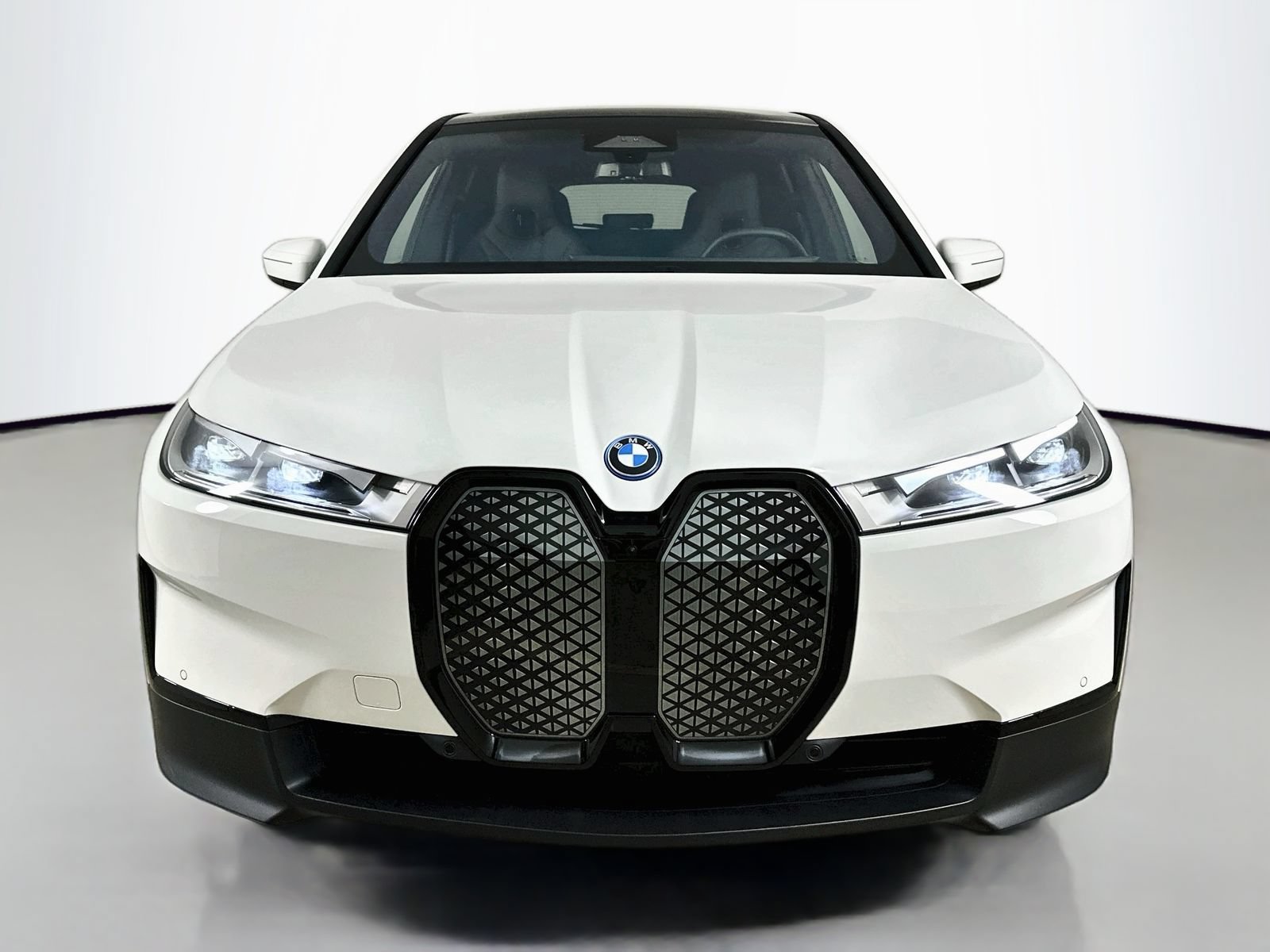 Used 2024 BMW iX xDrive50 w/ Convenience Package AWD/4WD image 2