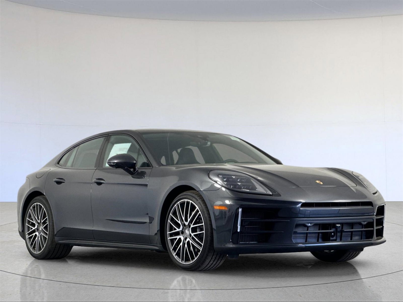 Used 2025 Porsche Panamera image 10