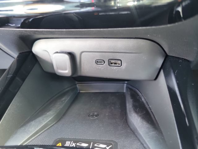 Used 2025 Chevrolet Trax RS w/ Sunroof Package FWD image 30
