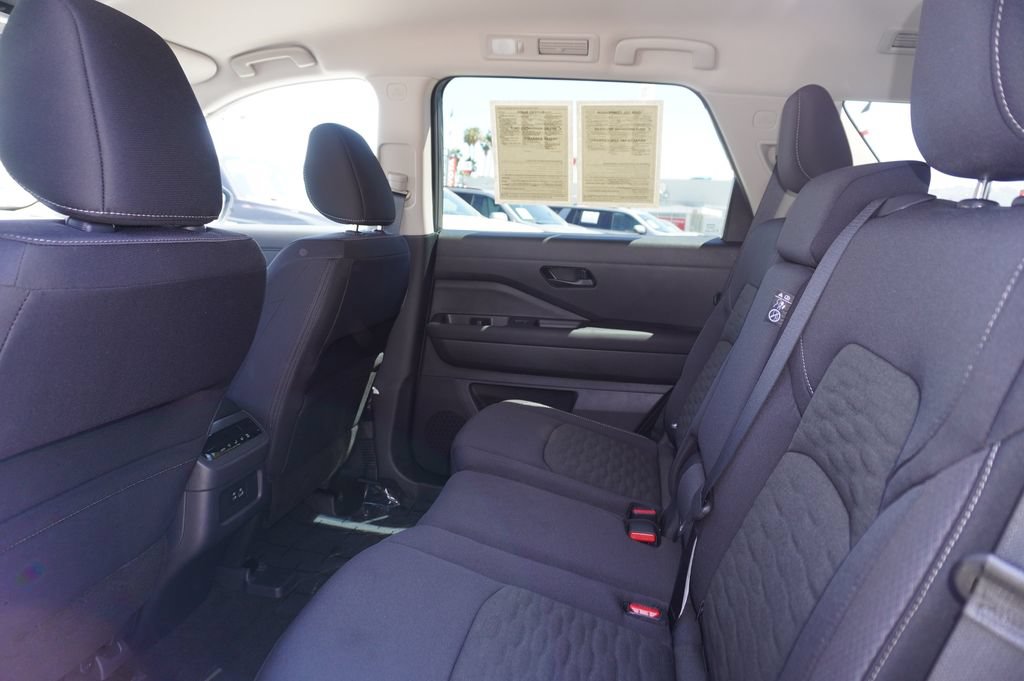 Used 2025 Nissan Pathfinder SV FWD image 12