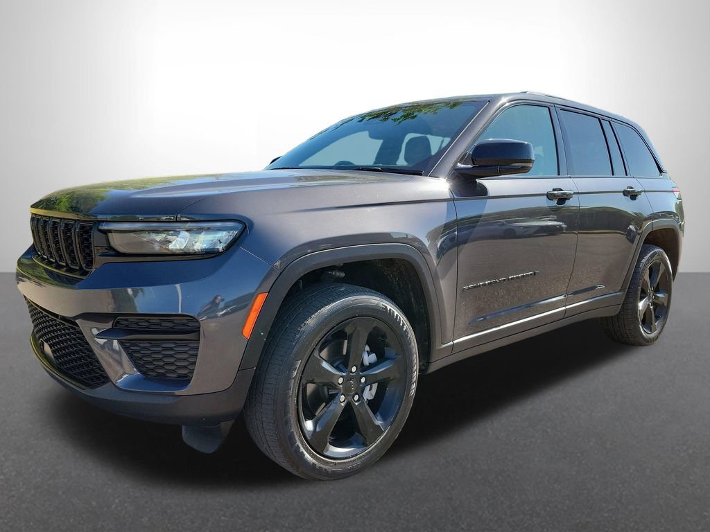 Used 2024 Jeep Grand Cherokee Altitude AWD/4WD image 1