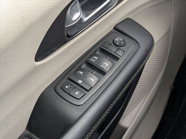 Certified 2024 Chrysler Pacifica Touring-L FWD image 23