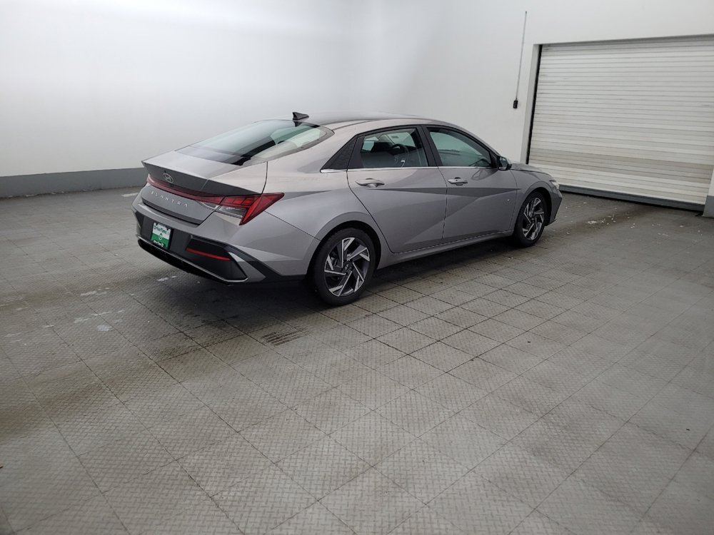 Used 2025 Hyundai Elantra SEL FWD image 10