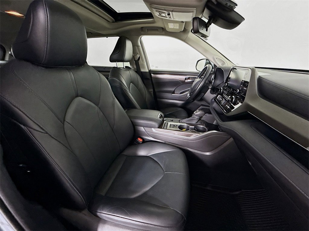 Used 2020 Toyota Highlander Limited image 31