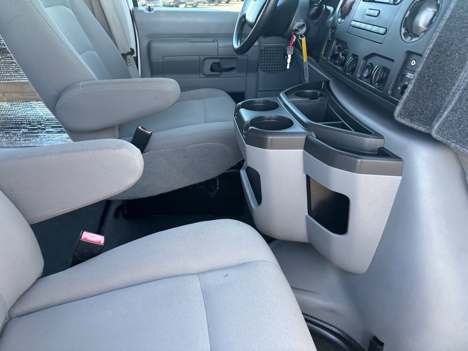 Used 2014 Ford E-250 and Econoline 250 w/ Power Group image 14