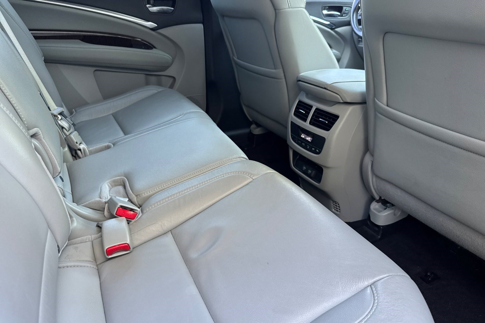 Used 2020 Acura MDX SH-AWD image 32