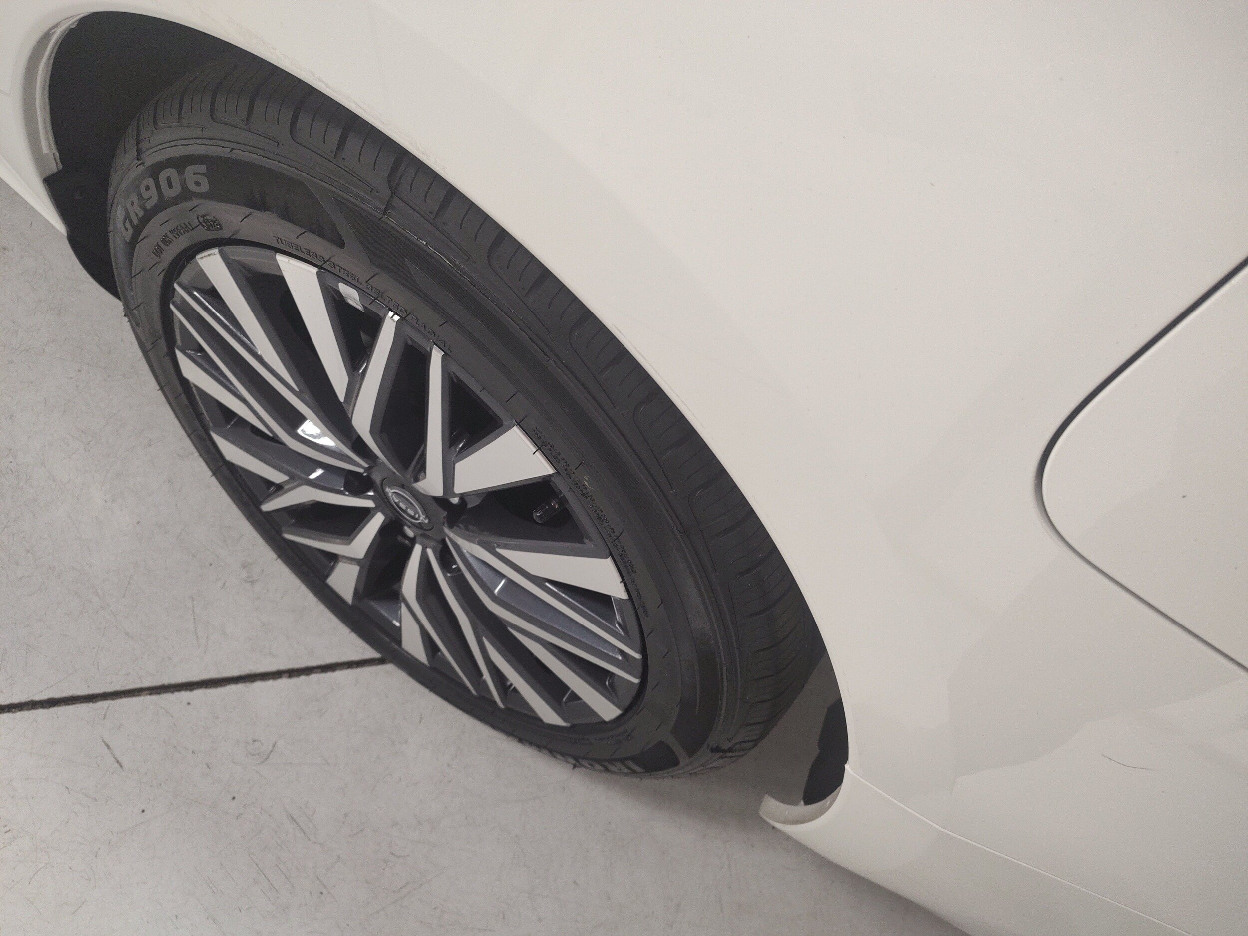 Used 2025 Nissan Altima 2.5 SV FWD image 14