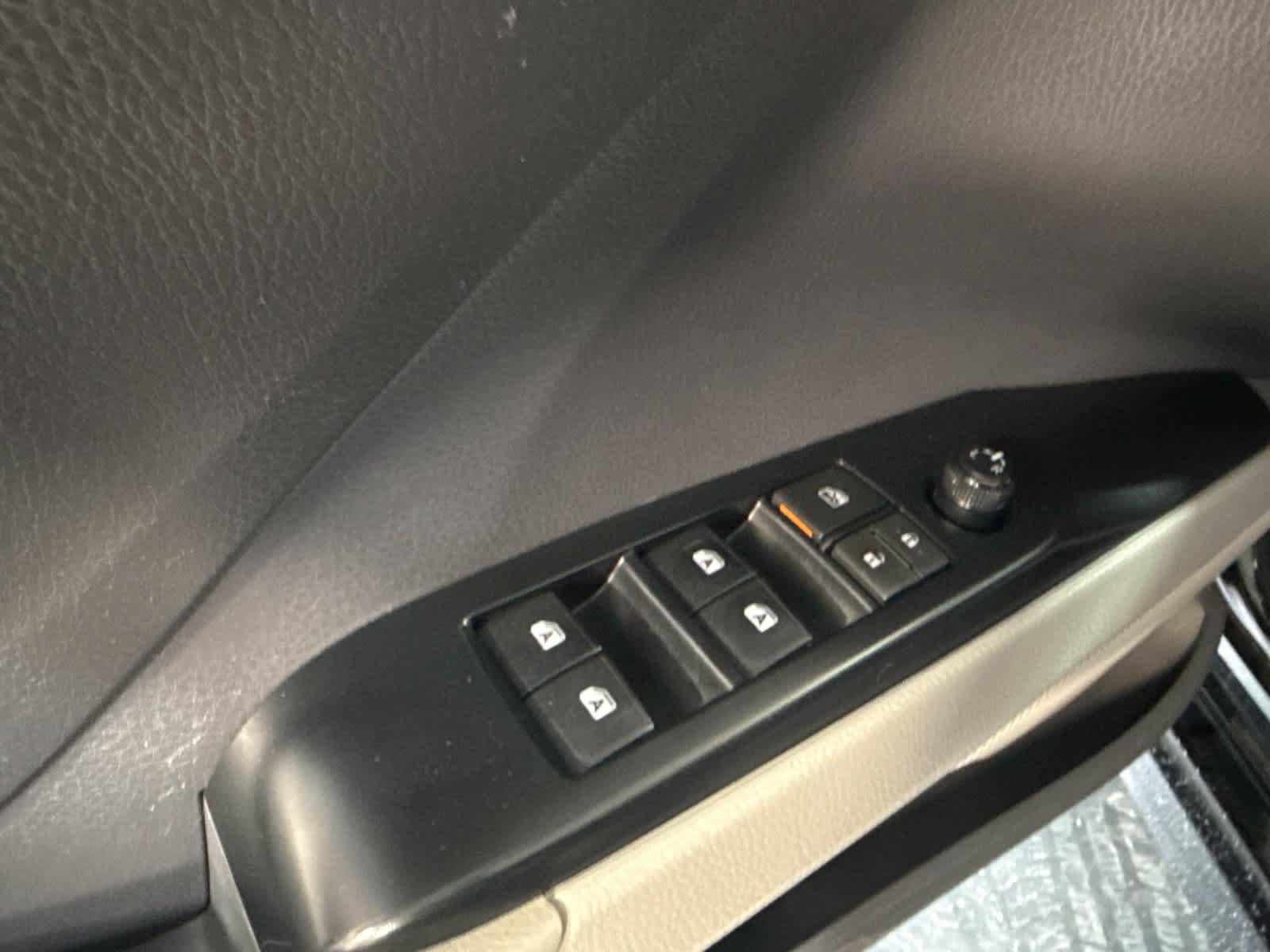 Used 2018 Toyota Camry SE FWD image 15
