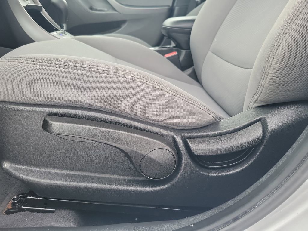 Used 2012 Hyundai Elantra GLS image 17