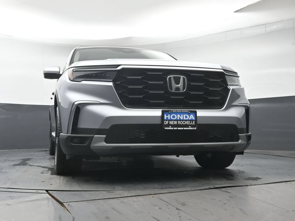 Certified 2025 Honda Pilot Touring image 41