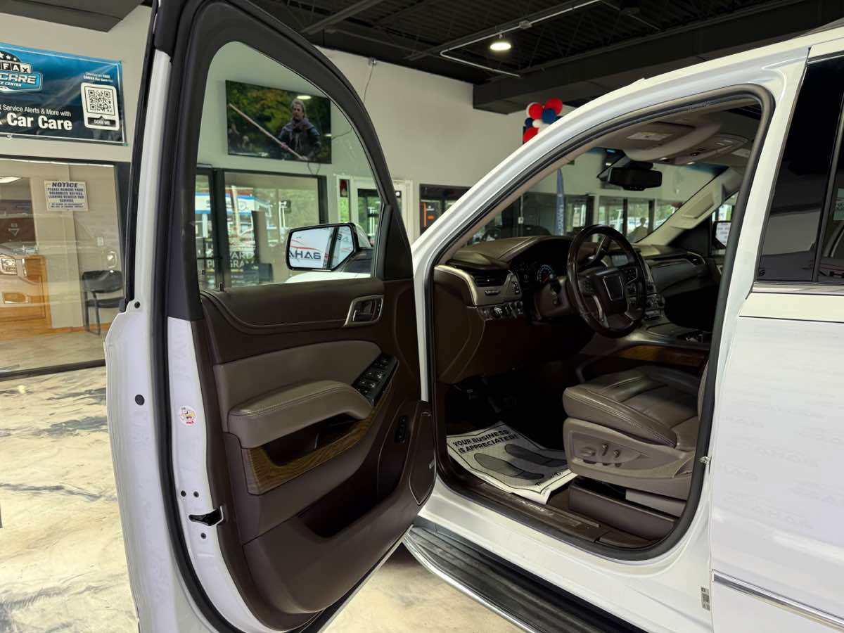 Used 2019 GMC Yukon Denali w/ Open Road Package AWD/4WD image 29