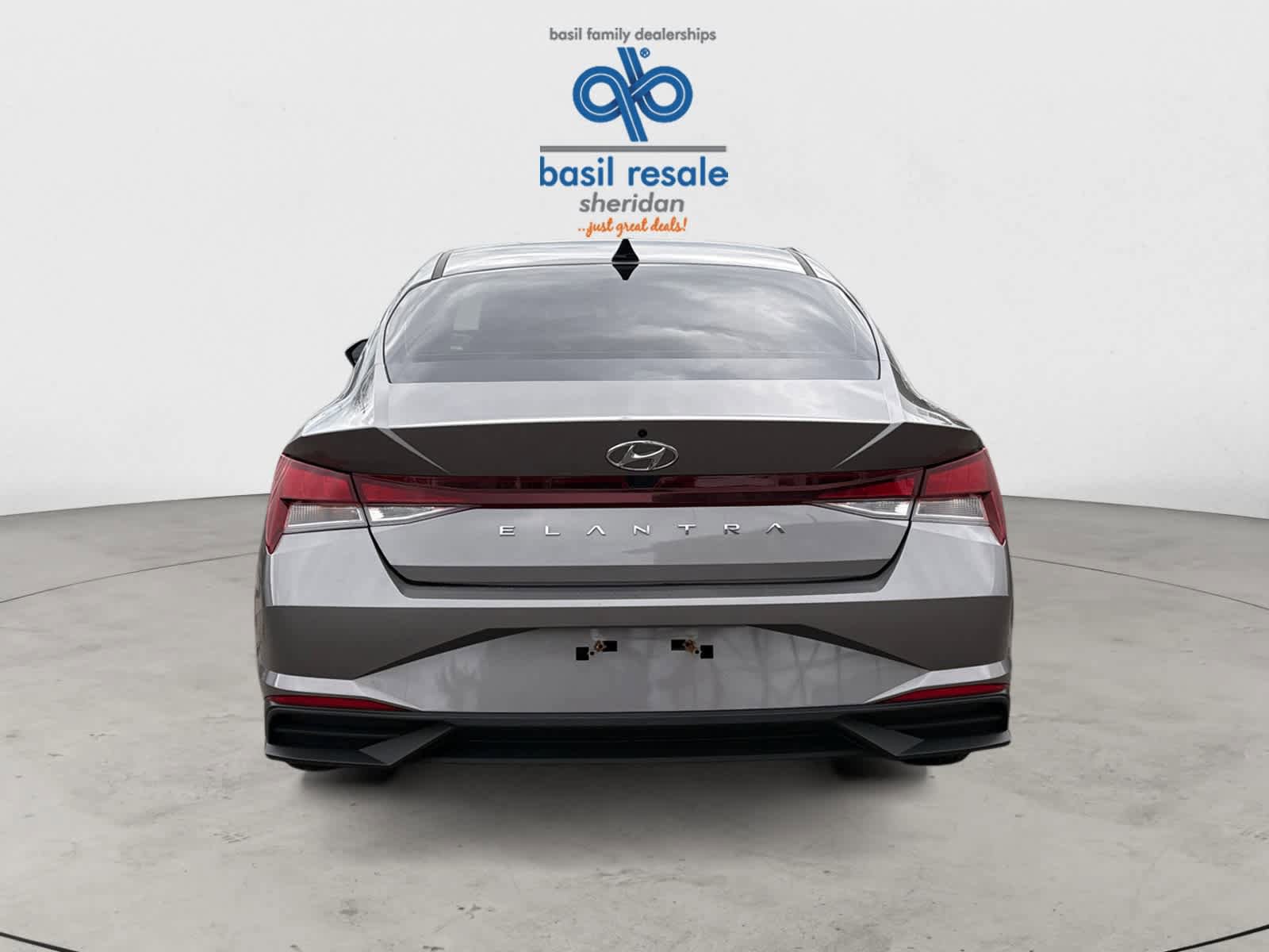 Used 2022 Hyundai Elantra SEL w/ Convenience Package FWD image 4